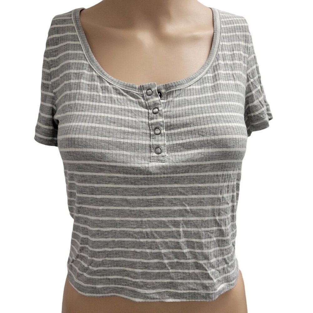 Belle Du Jour Short Ribbed Sleeve Top. Size Small